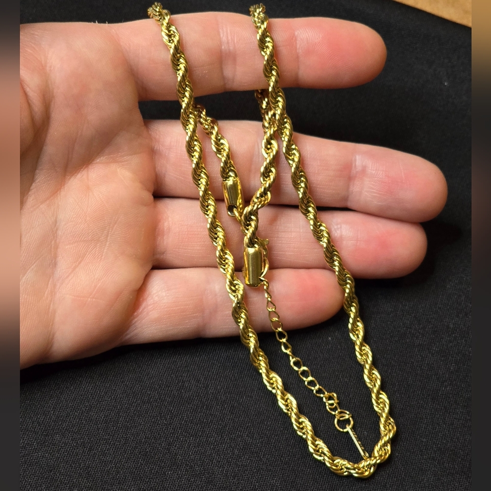 Bracelet and necklace set